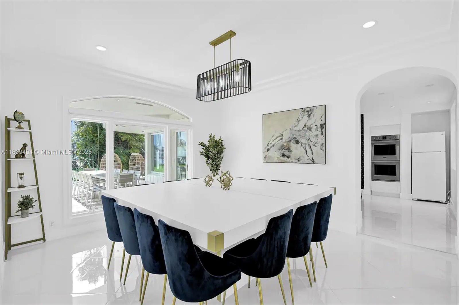 929 N Southlake Dr Hollywood, FL 33019