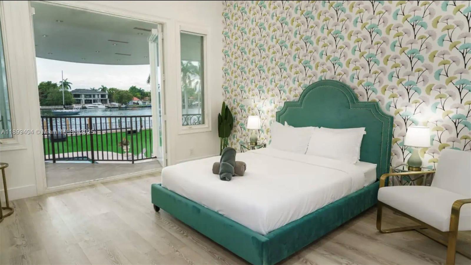 929 N Southlake Dr Hollywood, FL 33019