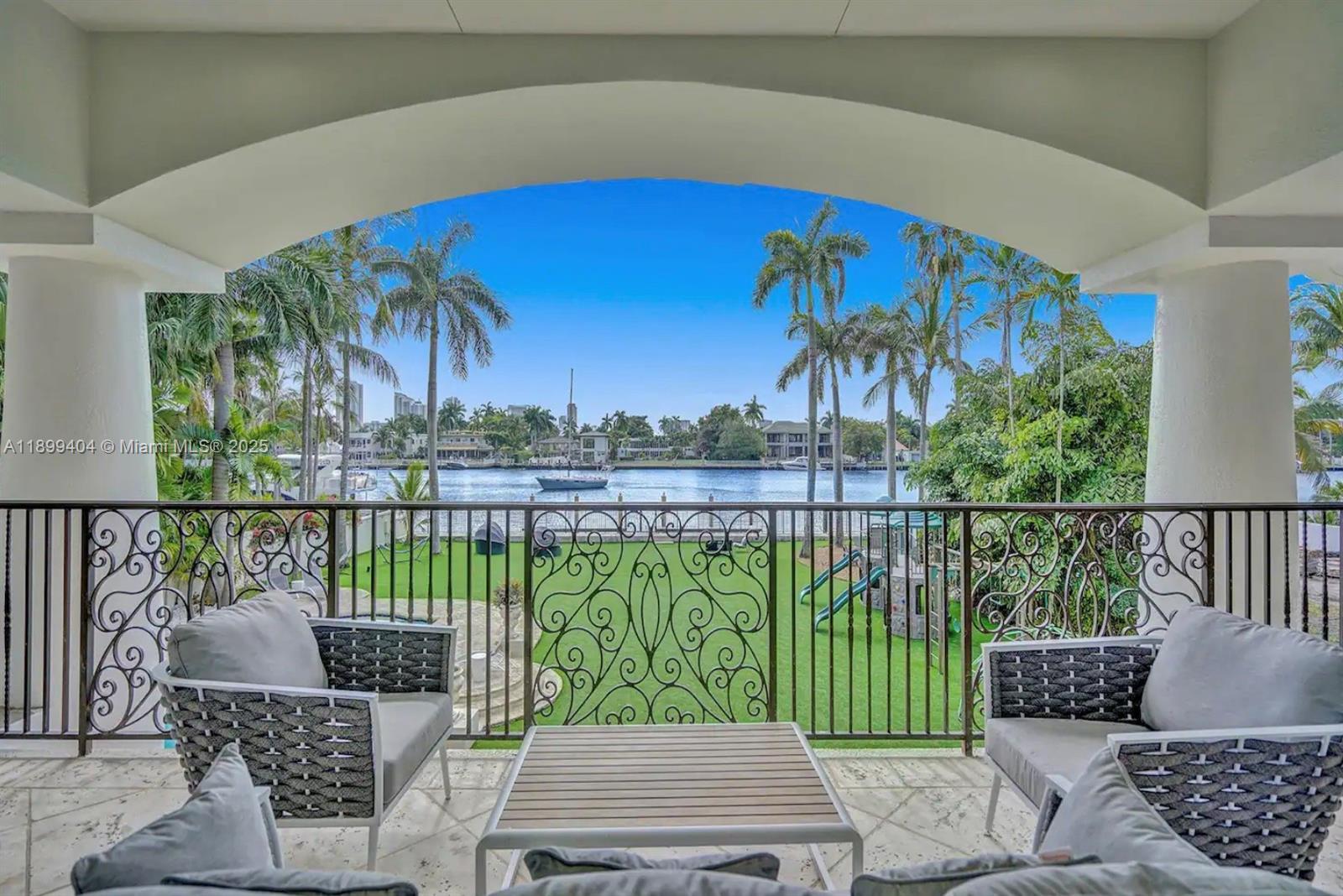 929 N Southlake Dr Hollywood, FL 33019