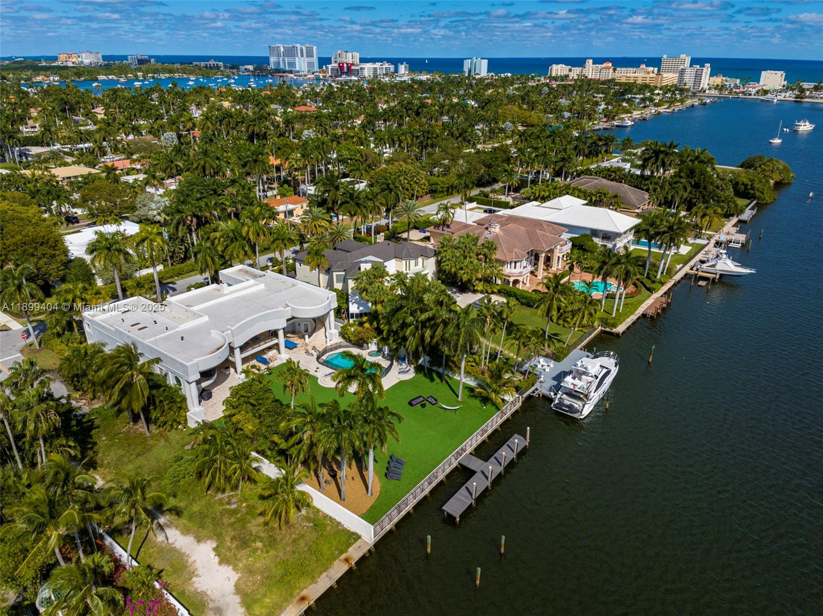 929 N Southlake Dr Hollywood, FL 33019