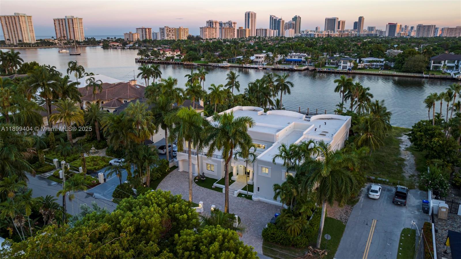 929 N Southlake Dr Hollywood, FL 33019