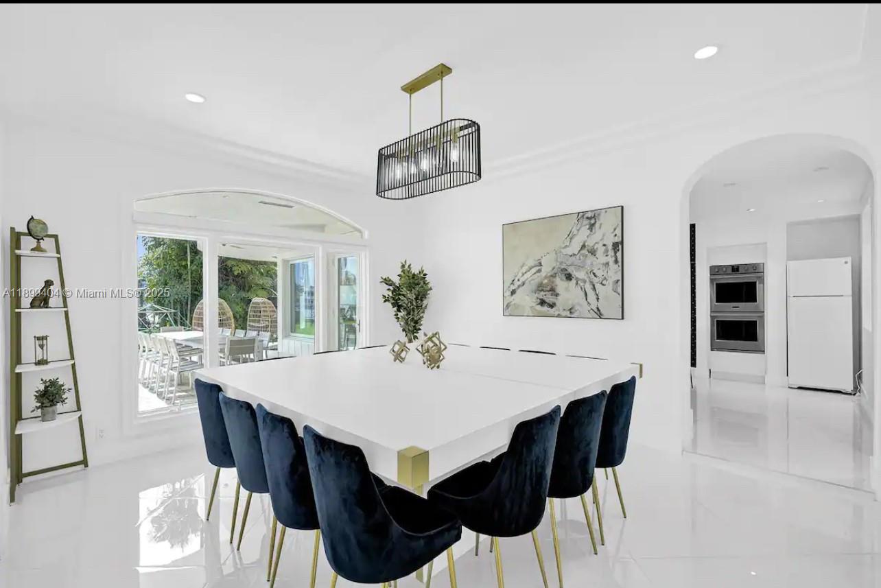 929 N Southlake Dr Hollywood, FL 33019