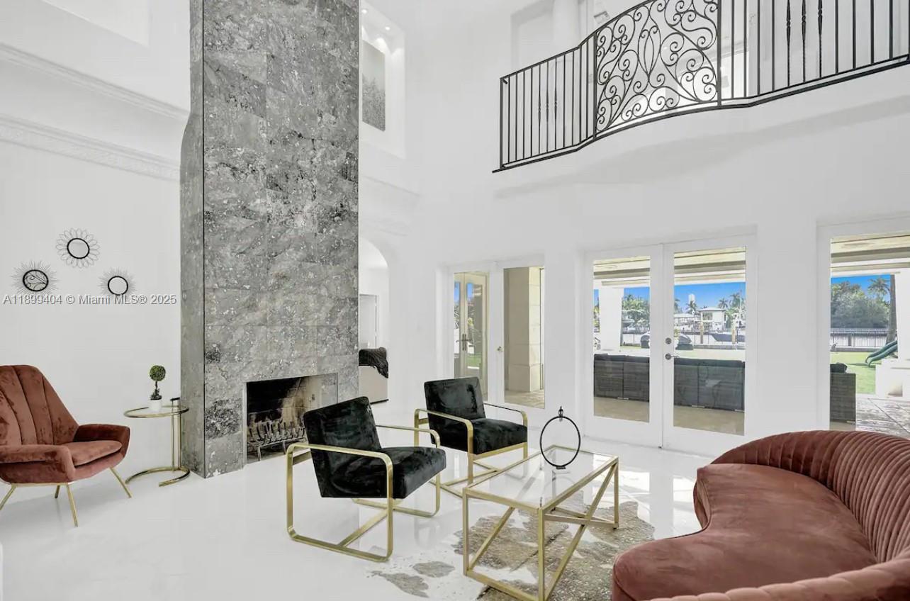 929 N Southlake Dr Hollywood, FL 33019