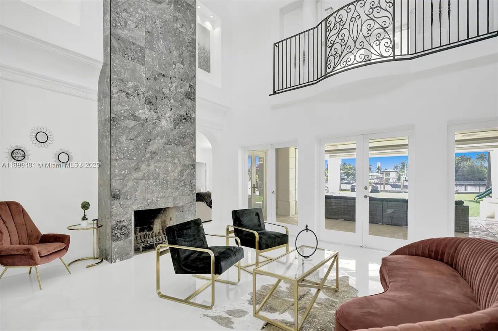 929 N Southlake Dr Hollywood, FL 33019