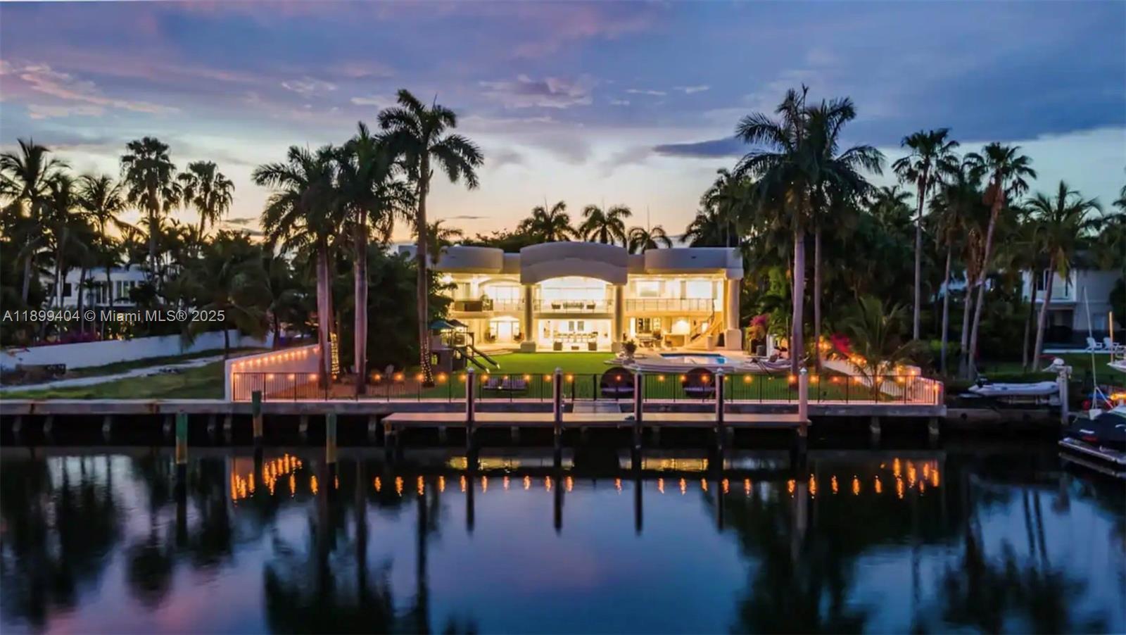 929 N Southlake Dr Hollywood, FL 33019