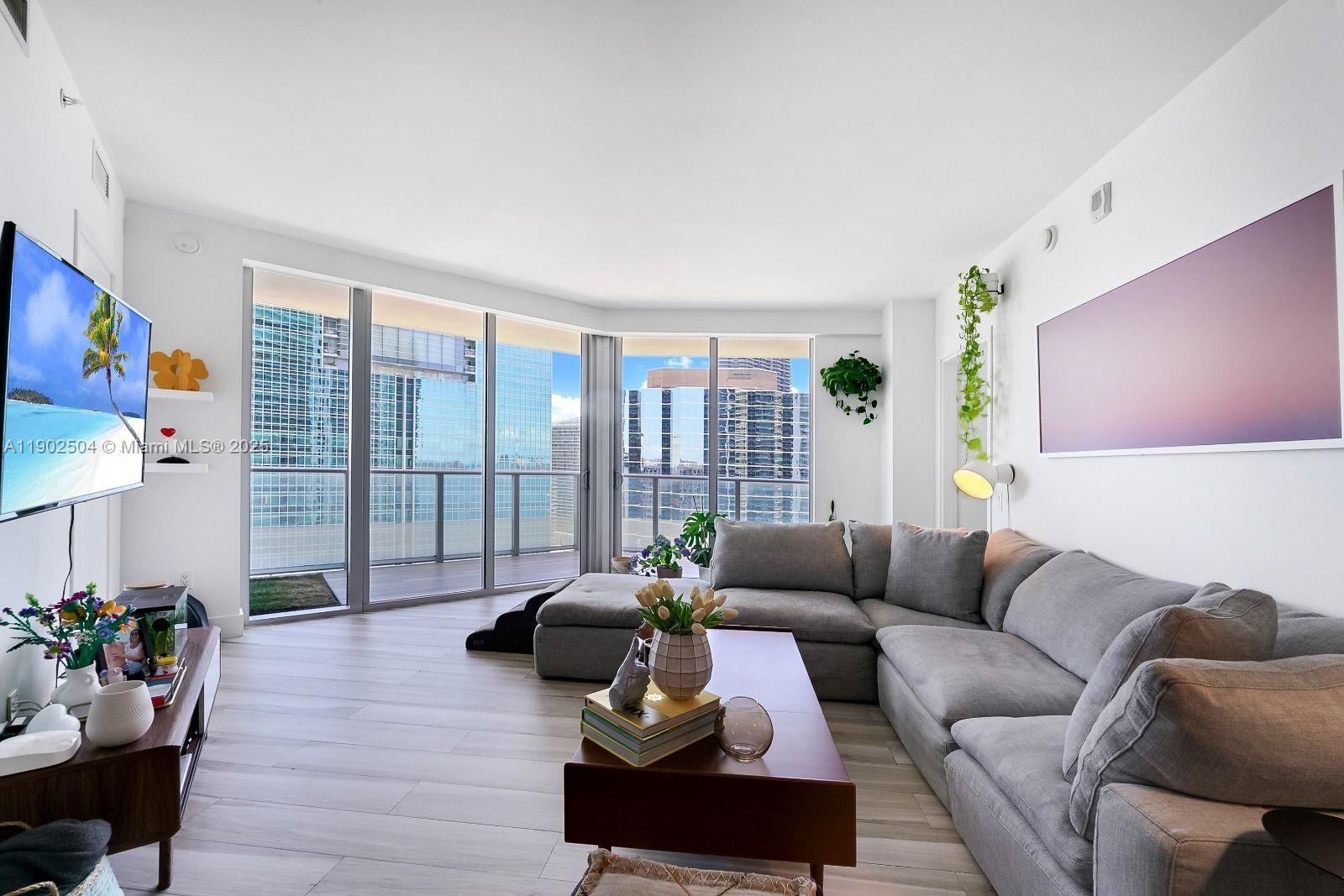 1300 Brickell Bay Dr #2901
