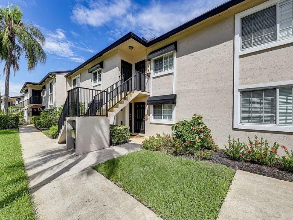 4000 Crystal Lk Dr #114