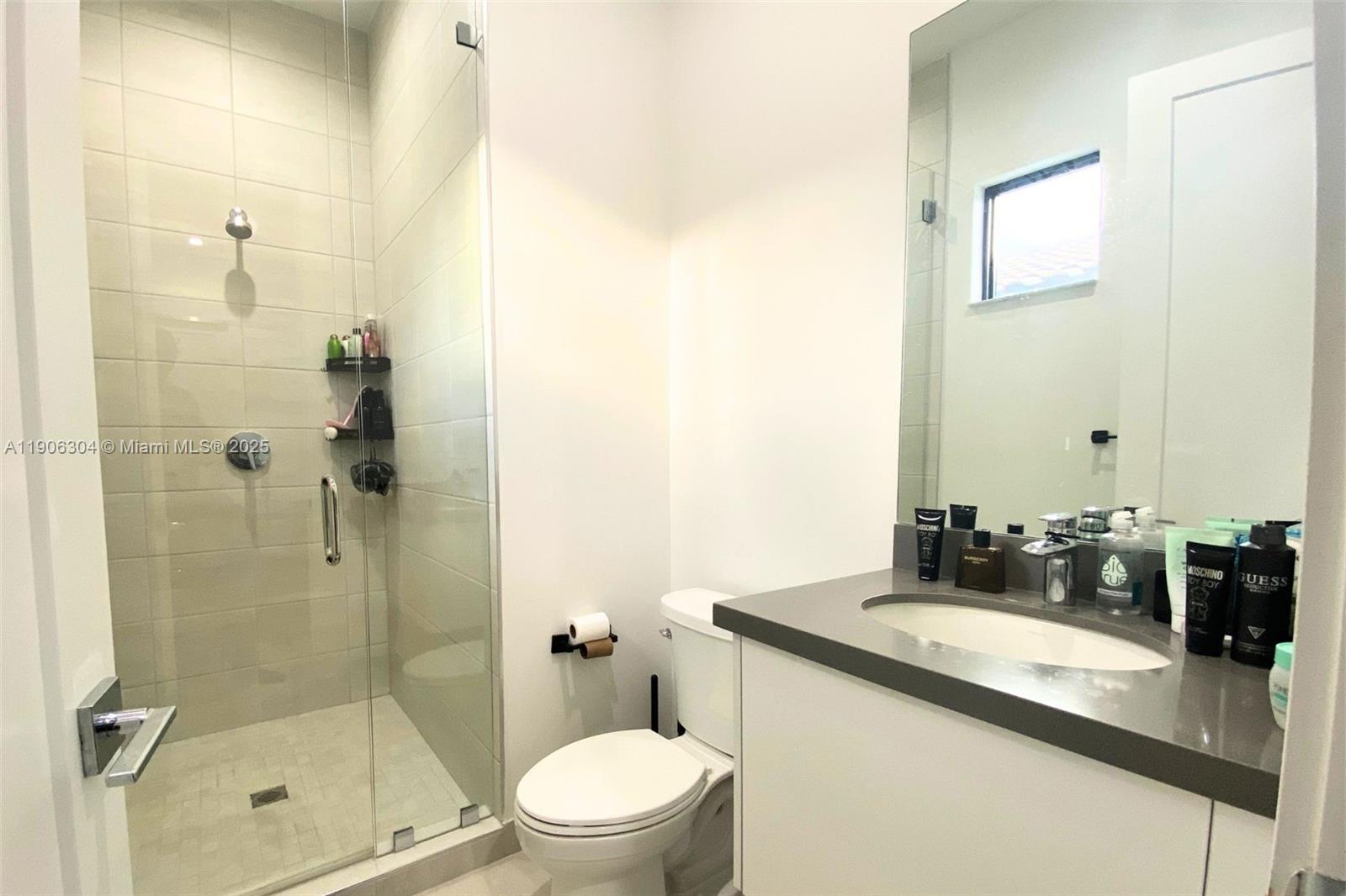 8002 NW 43rd St Doral, FL 33166