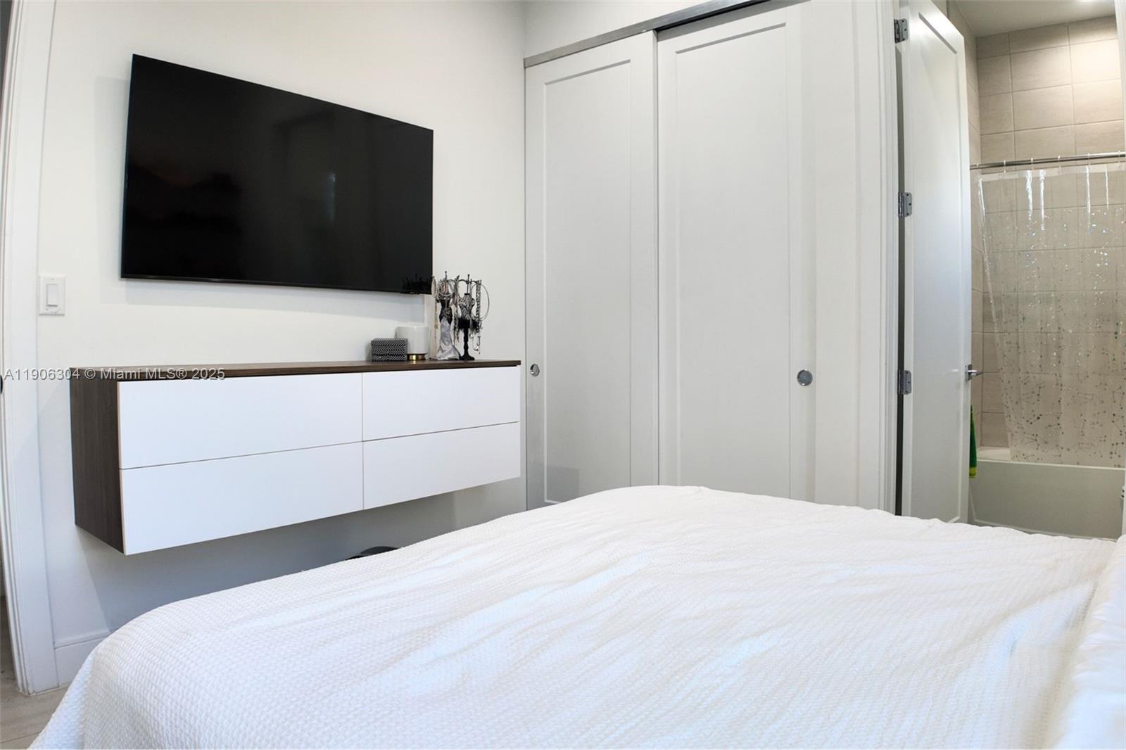 8002 NW 43rd St Doral, FL 33166