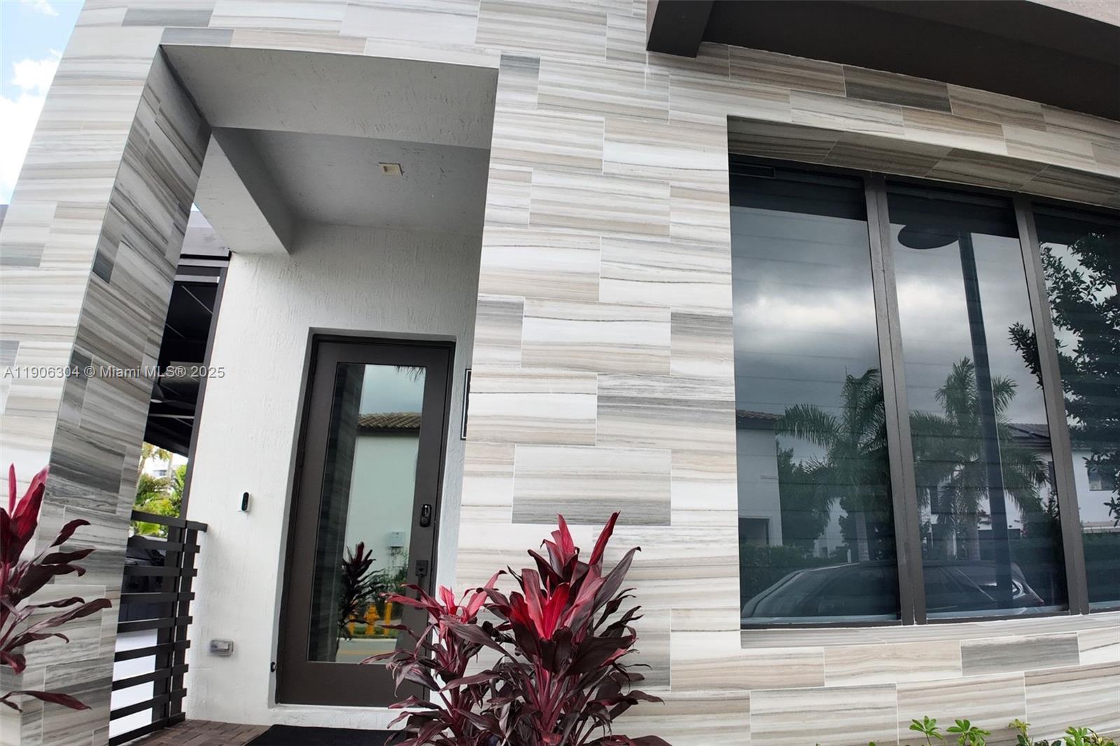 8002 NW 43rd St Doral, FL 33166