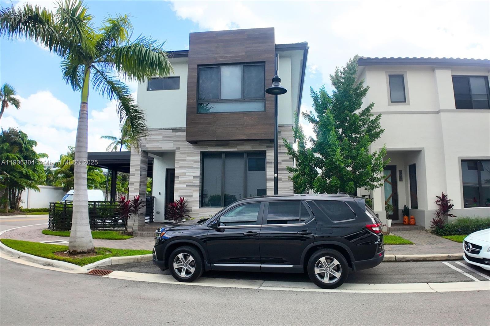 8002 NW 43rd St Doral, FL 33166