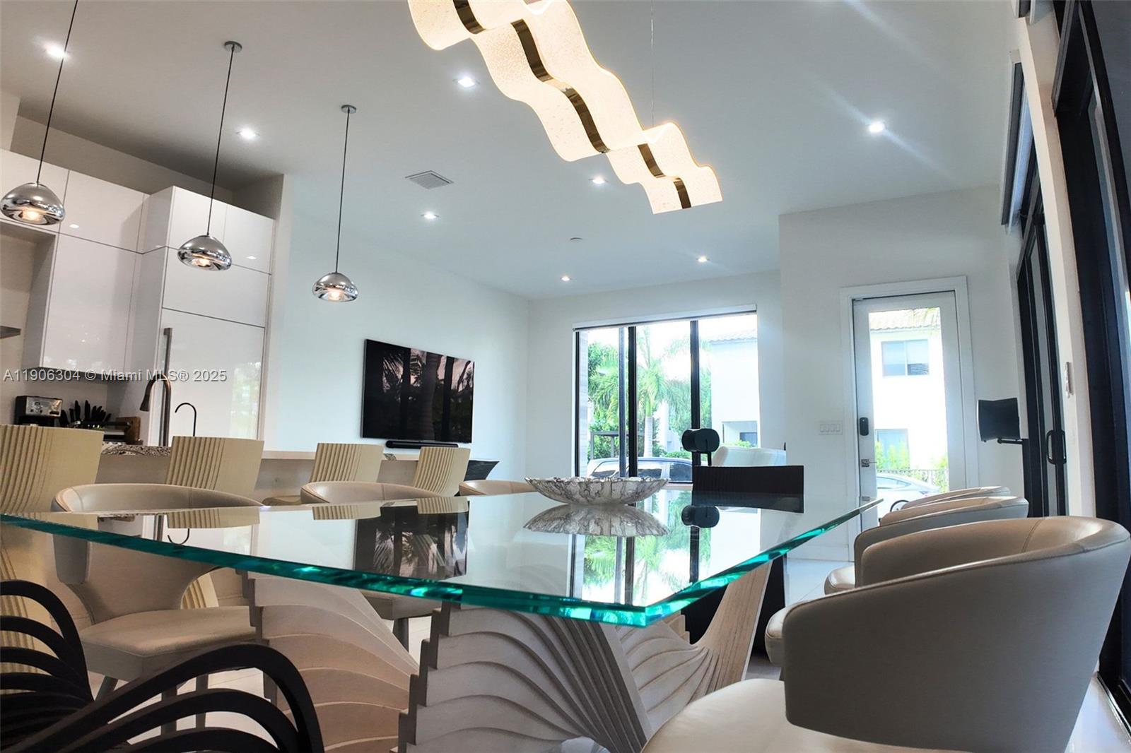 8002 NW 43rd St Doral, FL 33166