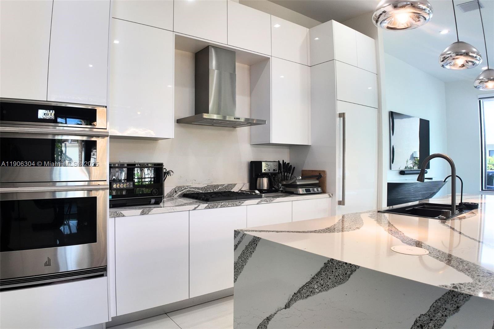 8002 NW 43rd St Doral, FL 33166