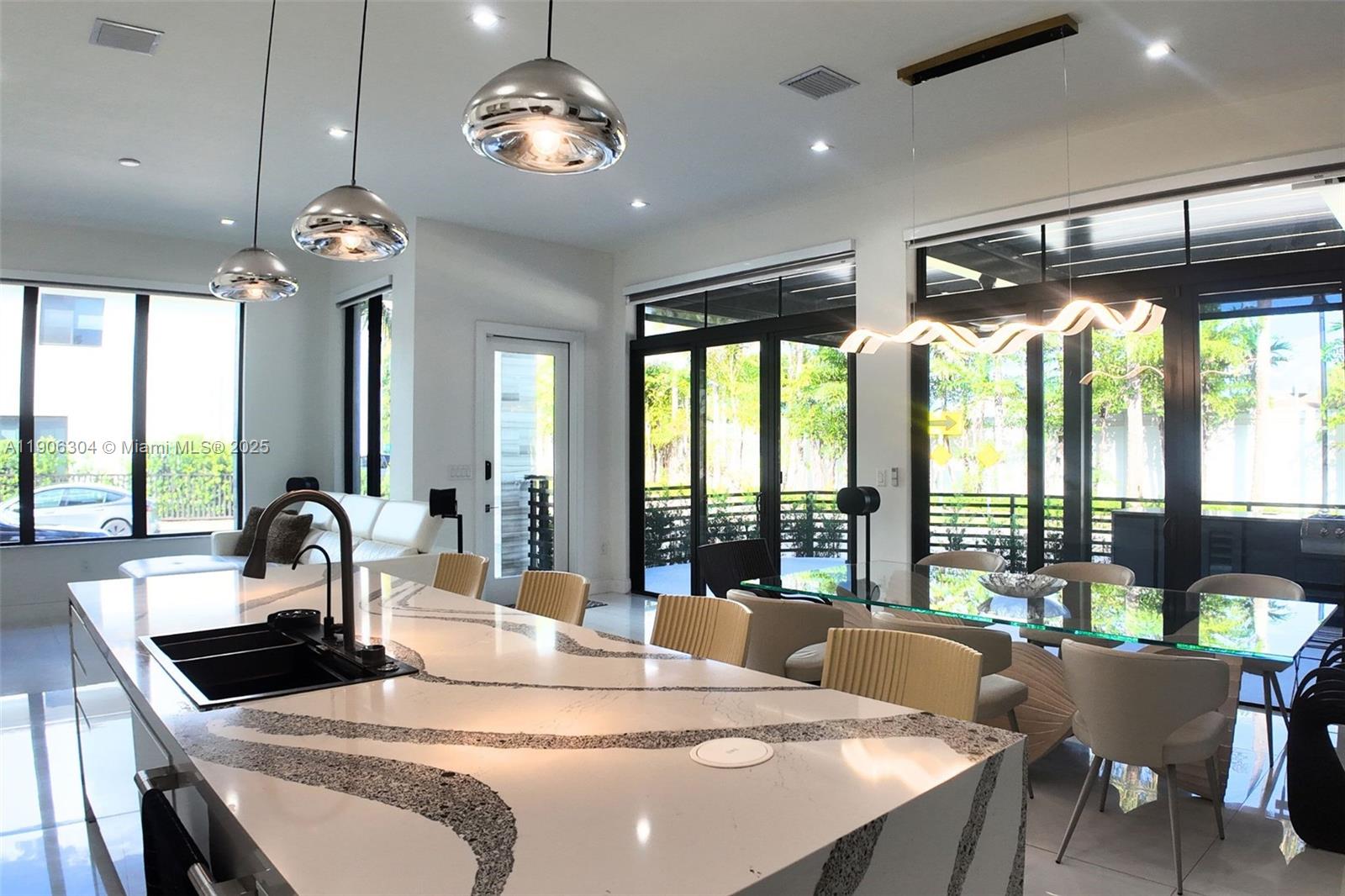 8002 NW 43rd St Doral, FL 33166