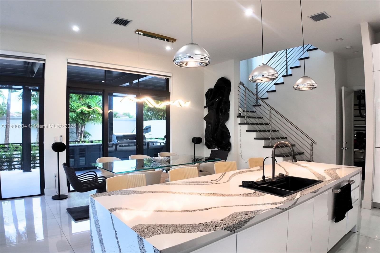 8002 NW 43rd St Doral, FL 33166