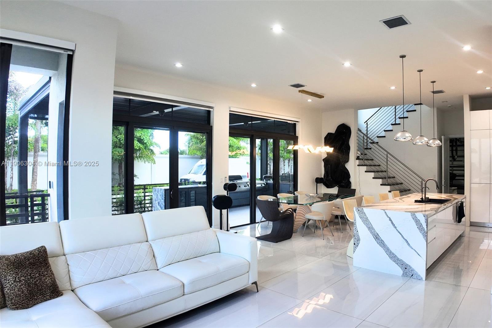 8002 NW 43rd St Doral, FL 33166