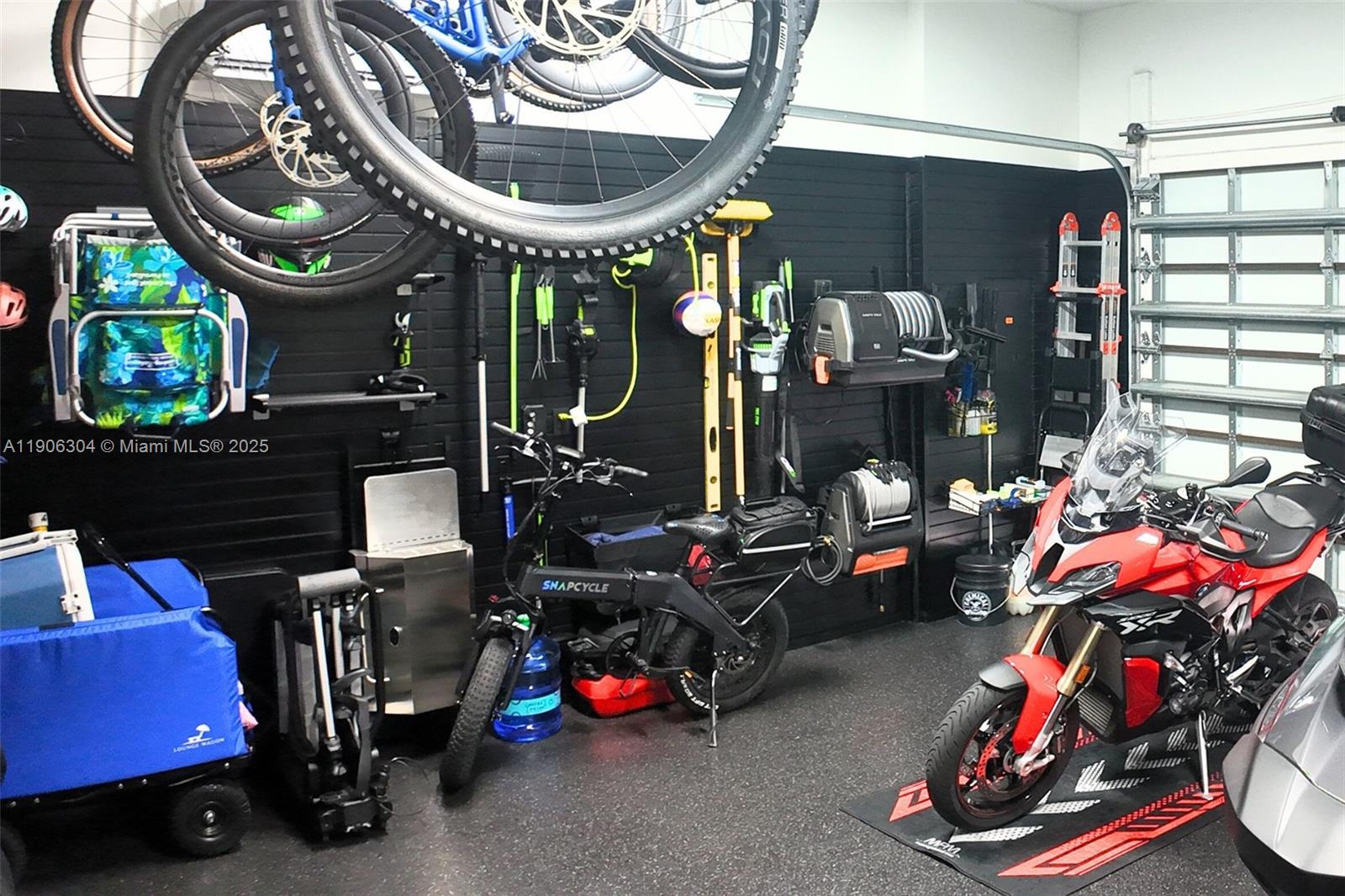 8002 NW 43rd St Doral, FL 33166