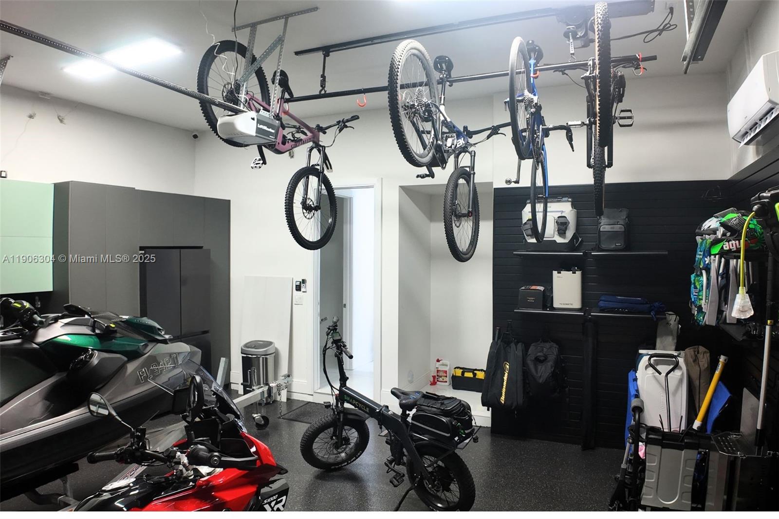 8002 NW 43rd St Doral, FL 33166