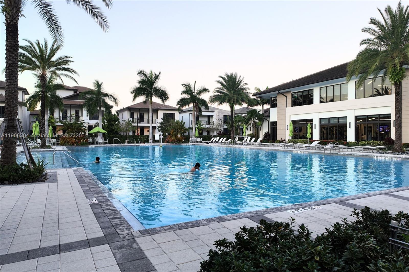 8002 NW 43rd St Doral, FL 33166