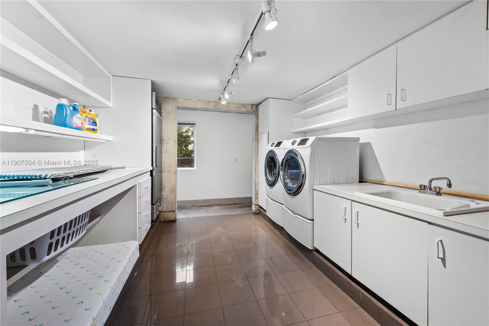 1606 S Bayshore Dr #- Miami, FL 33133