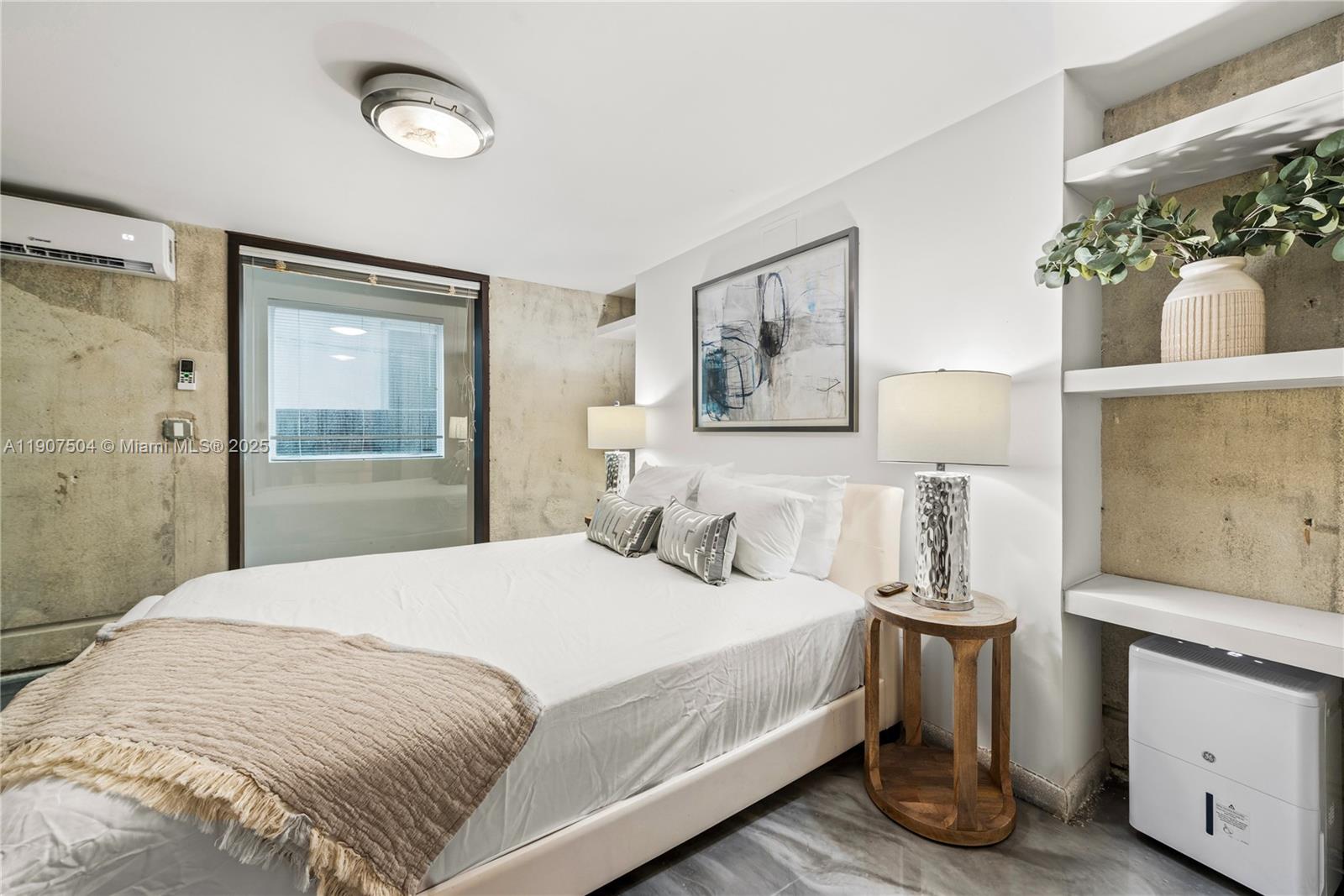 1606 S Bayshore Dr #- Miami, FL 33133