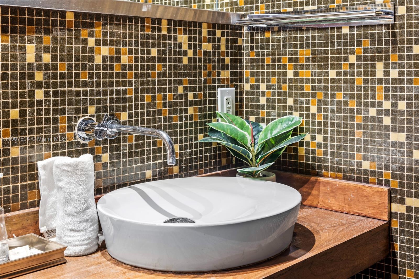 1606 S Bayshore Dr #- Miami, FL 33133