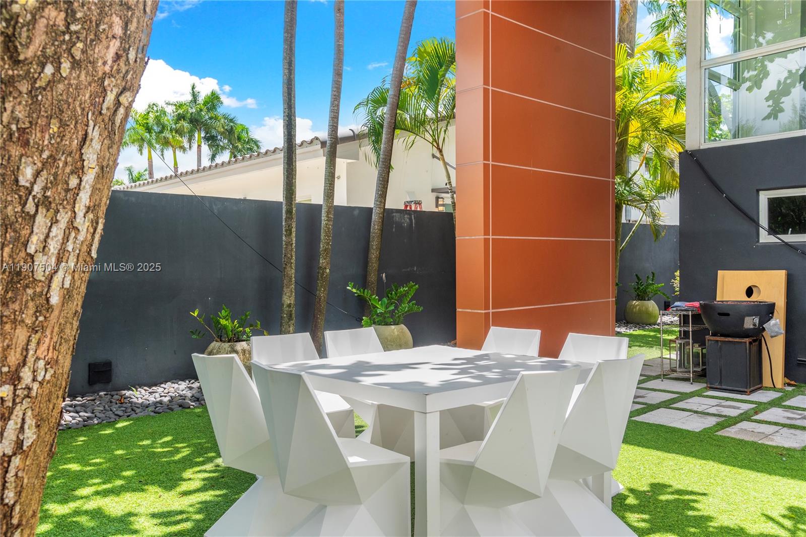 1606 S Bayshore Dr #- Miami, FL 33133