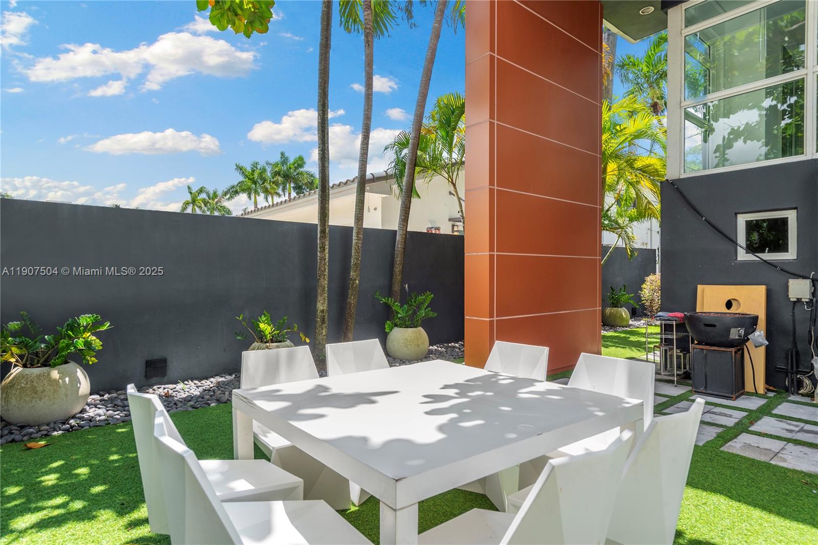 1606 S Bayshore Dr #- Miami, FL 33133