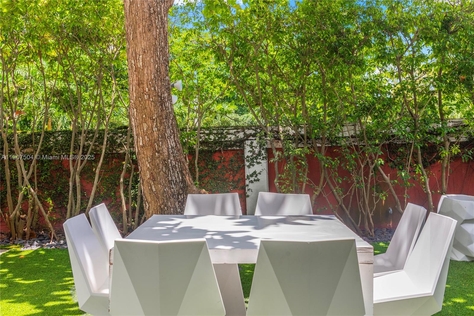 1606 S Bayshore Dr #- Miami, FL 33133