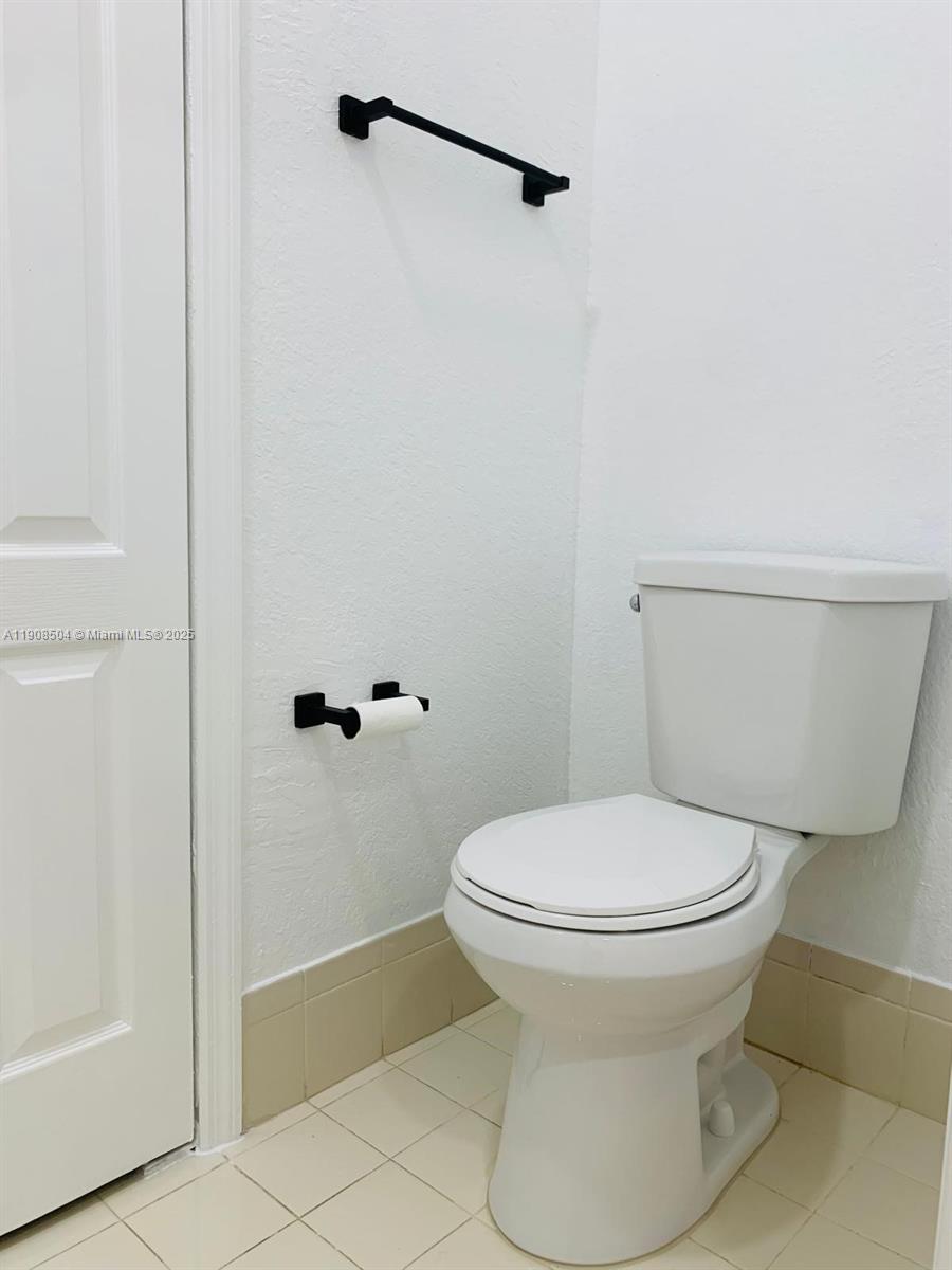 17800 NW 73rd Ave #203 Hialeah, FL 33015