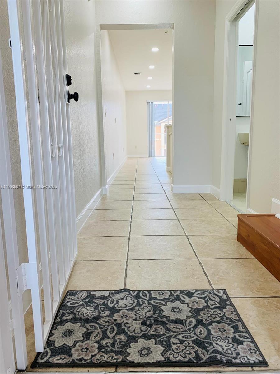 17800 NW 73rd Ave #203 Hialeah, FL 33015