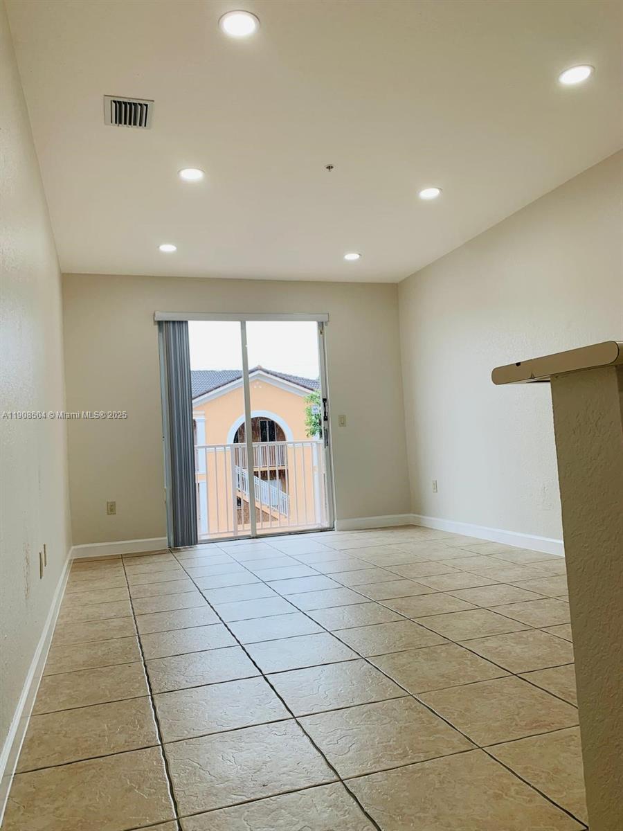 17800 NW 73rd Ave #203 Hialeah, FL 33015