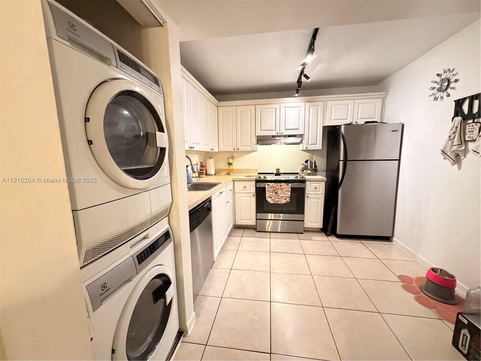 711 N Pine Is Rd #107