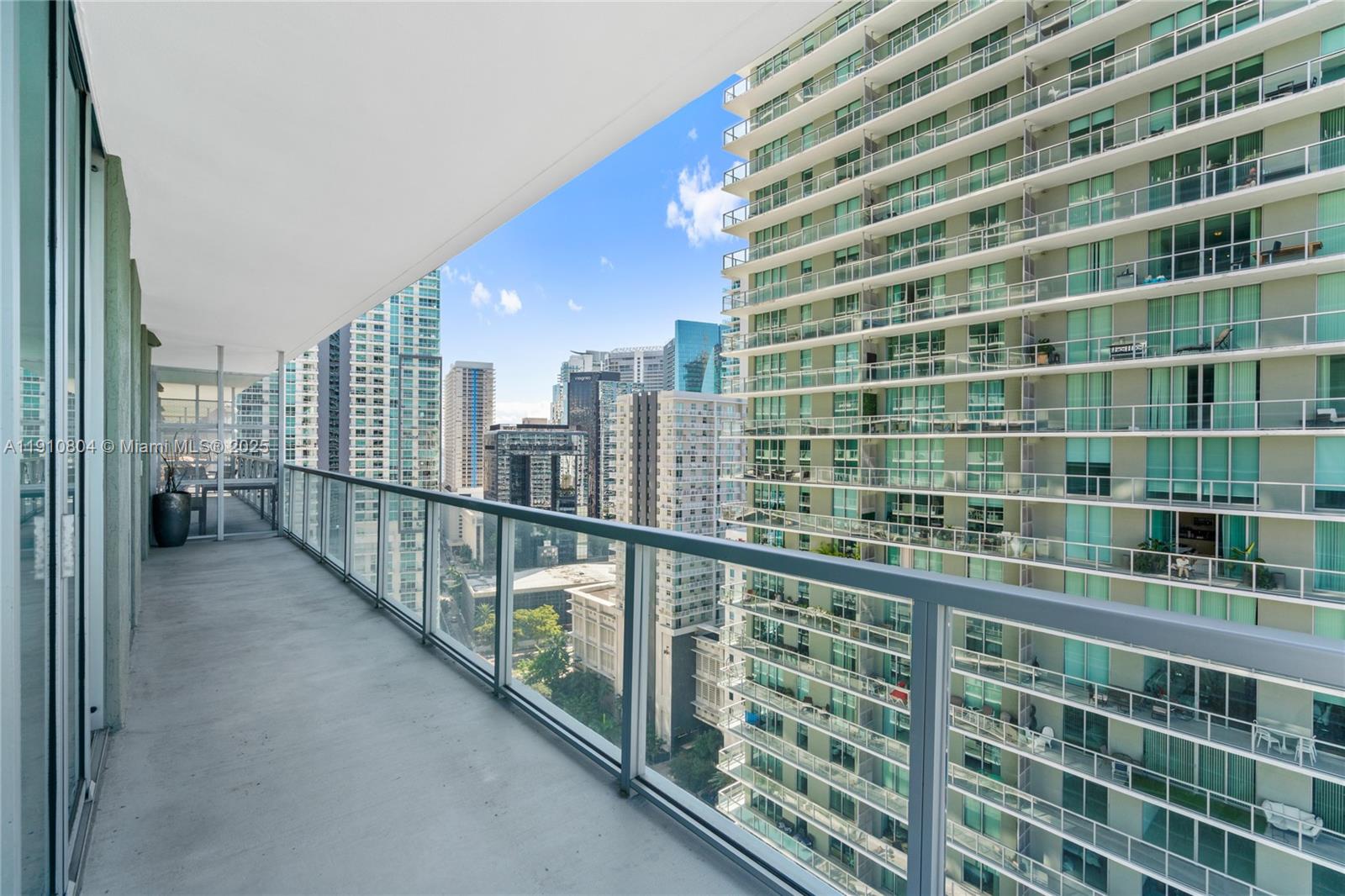 image Axis On Brickell35