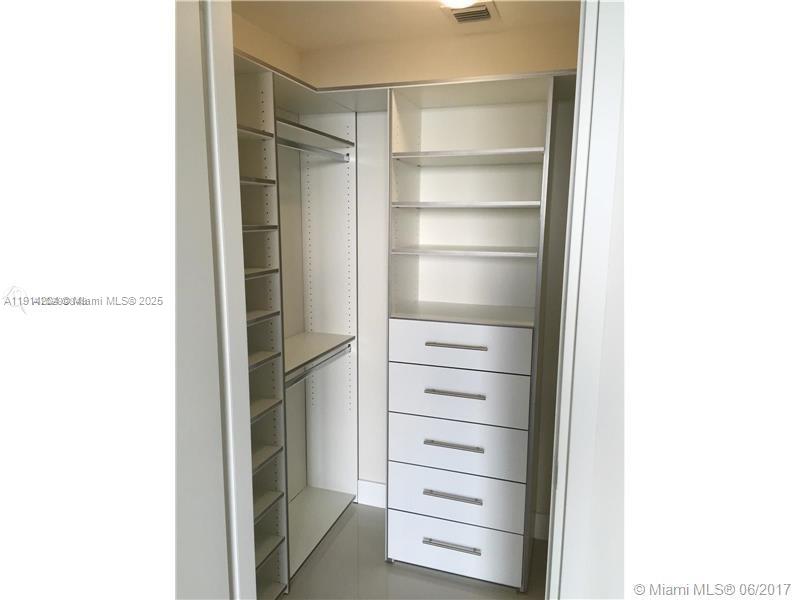 1300 Brickell Bay Dr #1807 Miami, FL 33131