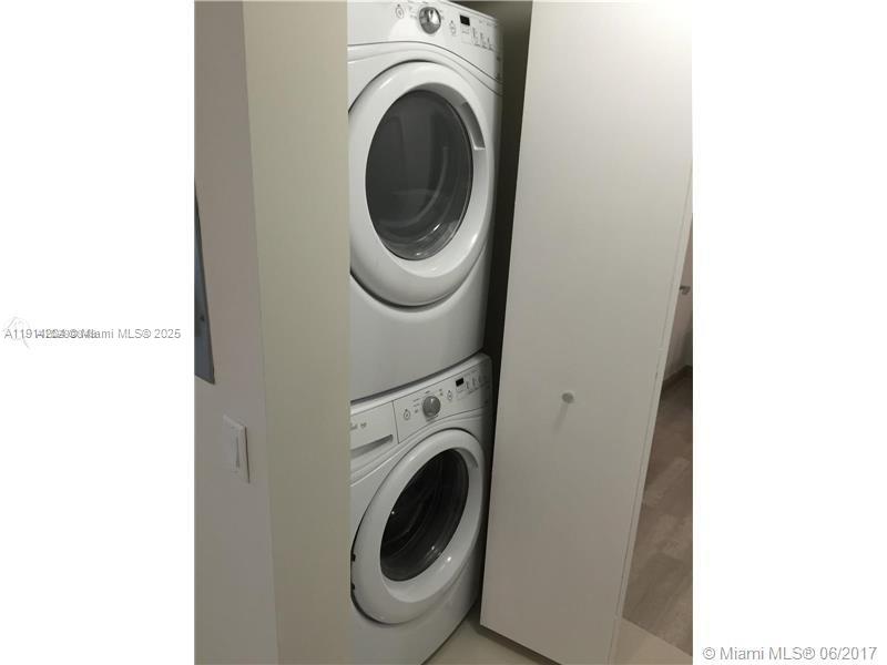 1300 Brickell Bay Dr #1807 Miami, FL 33131