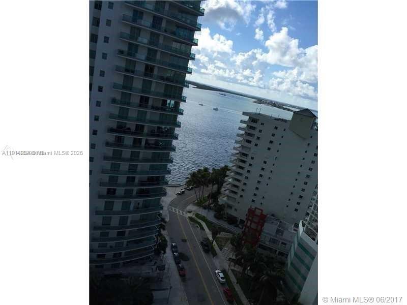 1300 Brickell Bay Dr #1807 Miami, FL 33131