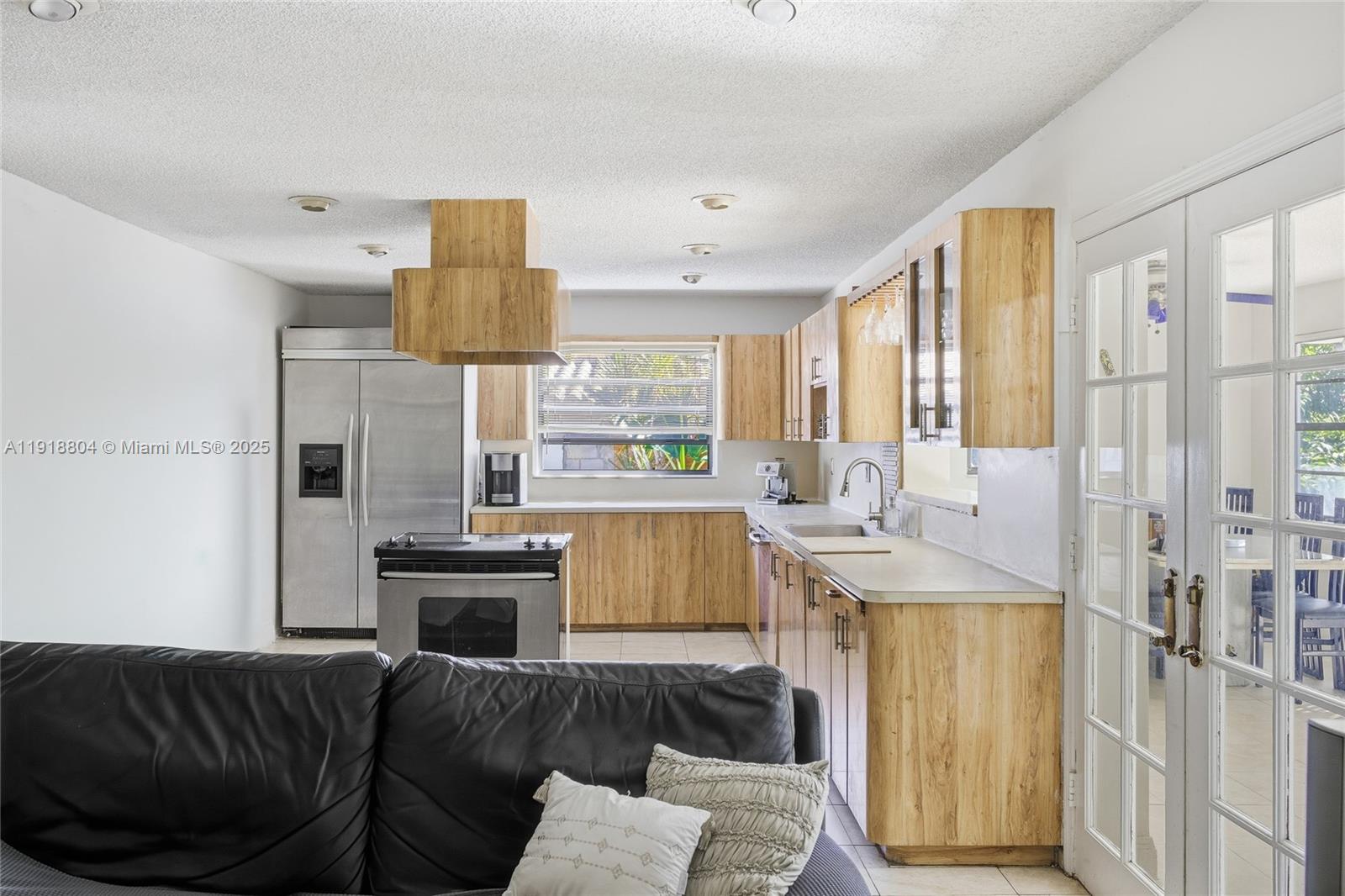 272 191st Ter Sunny Isles Beach, FL 33160