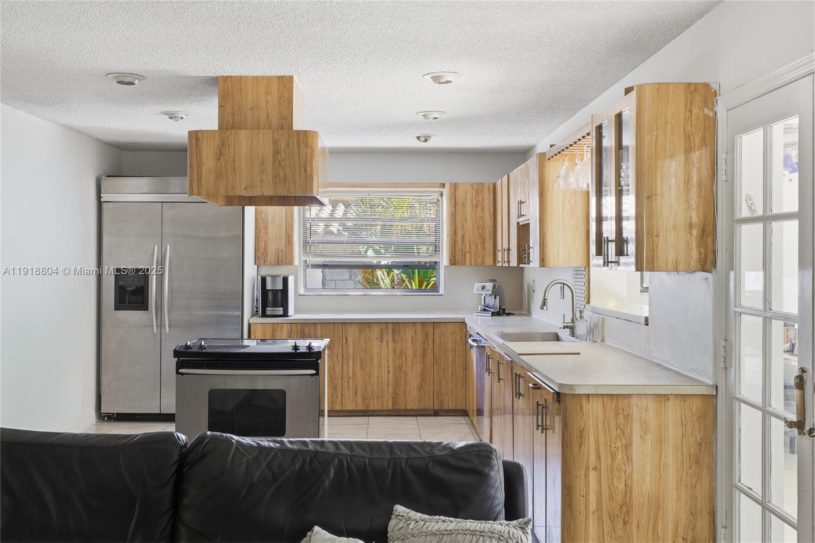 272 191st Ter Sunny Isles Beach, FL 33160