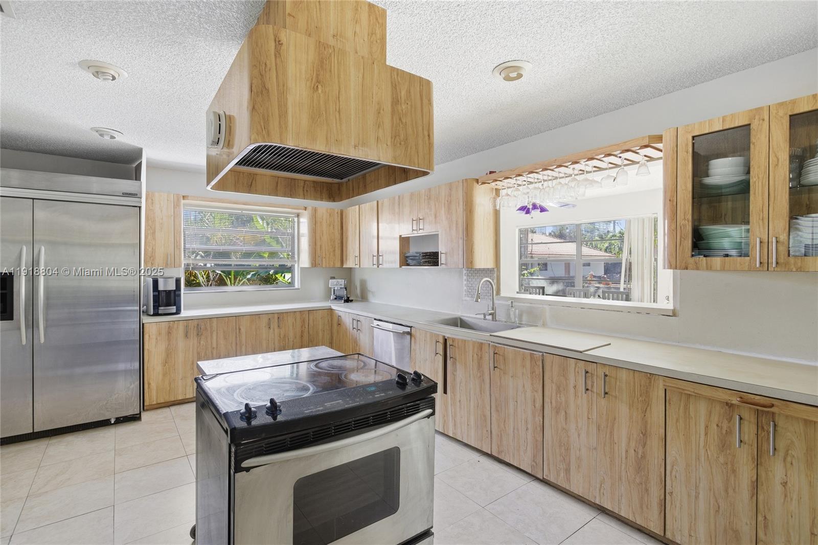 272 191st Ter Sunny Isles Beach, FL 33160