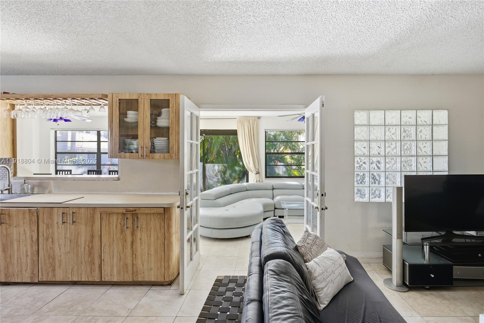 272 191st Ter Sunny Isles Beach, FL 33160