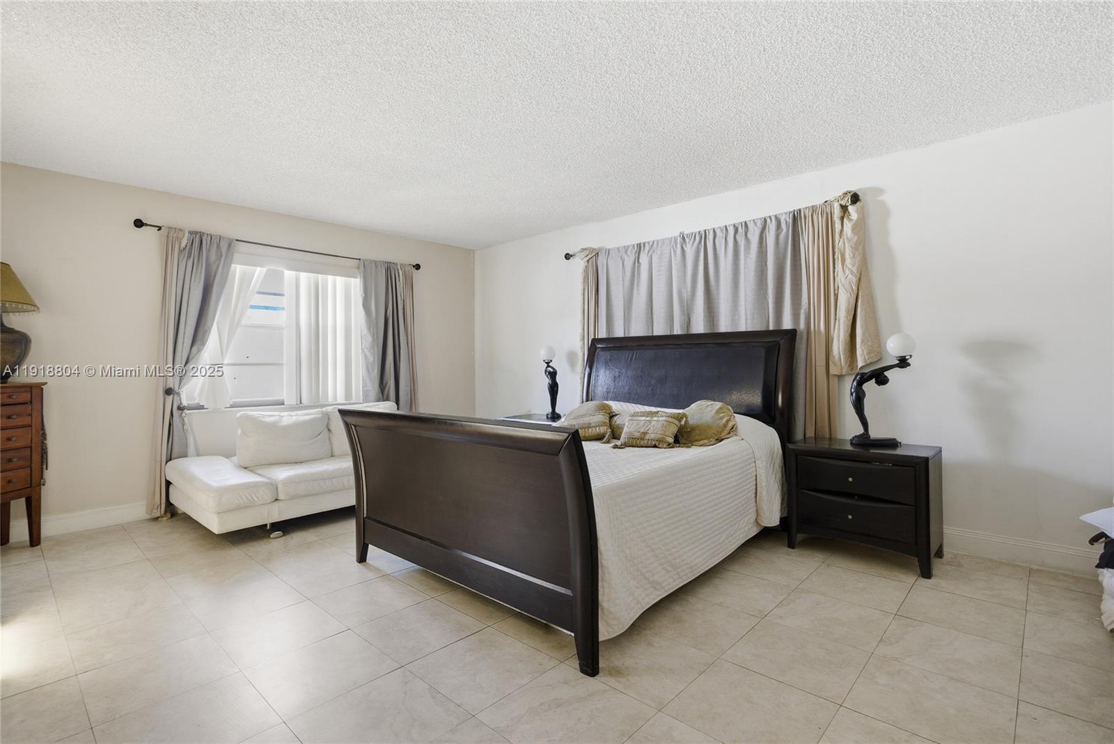 272 191st Ter Sunny Isles Beach, FL 33160