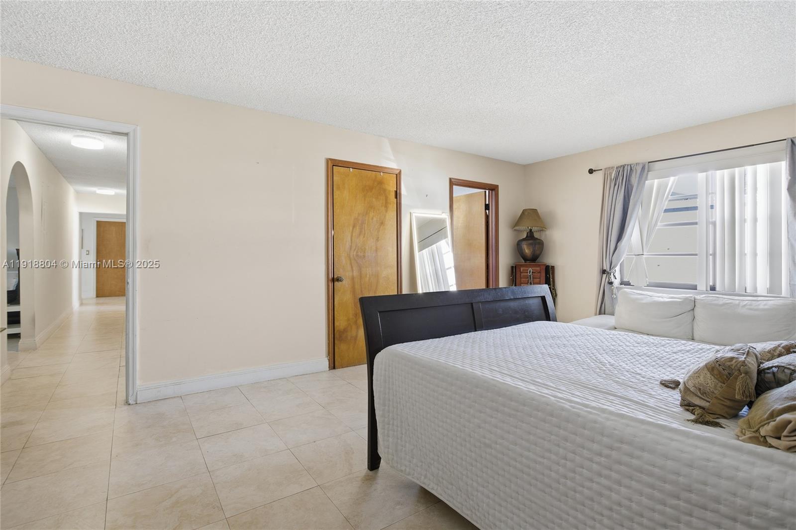 272 191st Ter Sunny Isles Beach, FL 33160