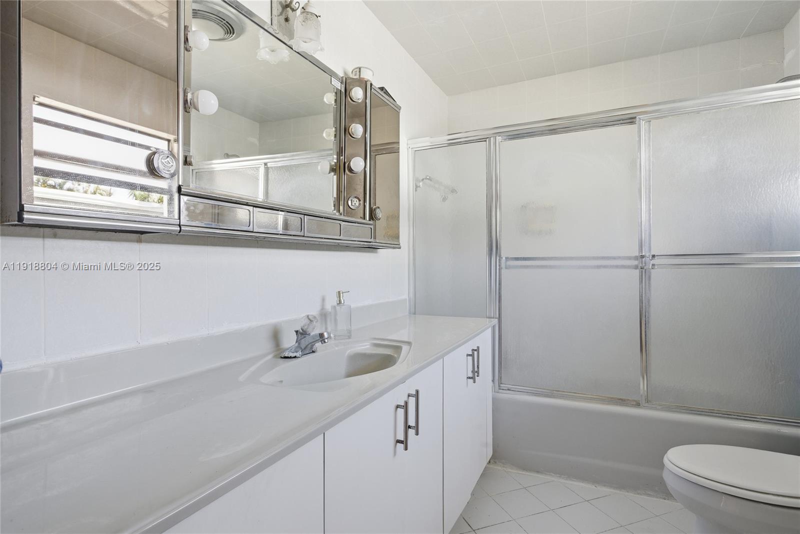 272 191st Ter Sunny Isles Beach, FL 33160