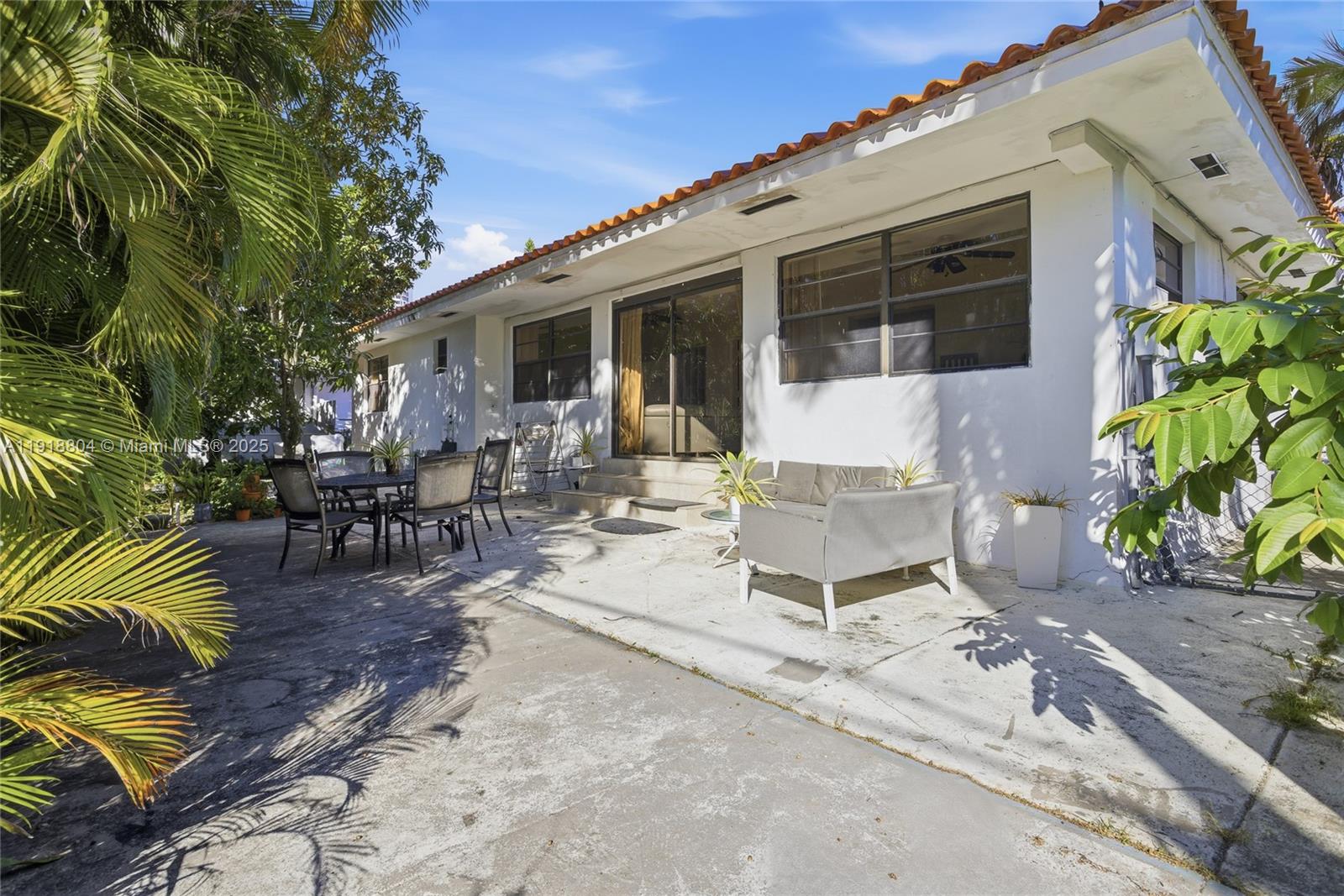 272 191st Ter Sunny Isles Beach, FL 33160