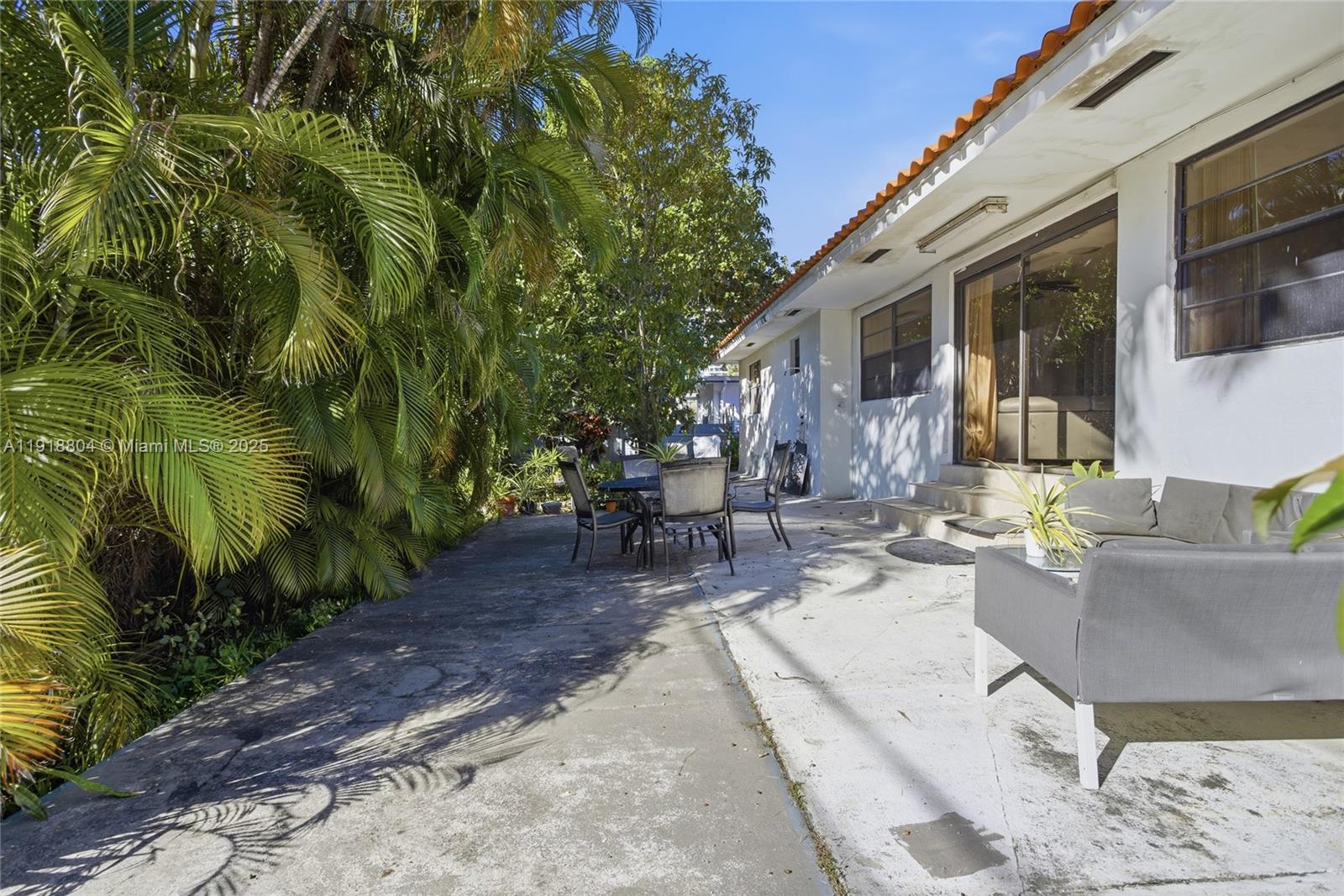 272 191st Ter Sunny Isles Beach, FL 33160