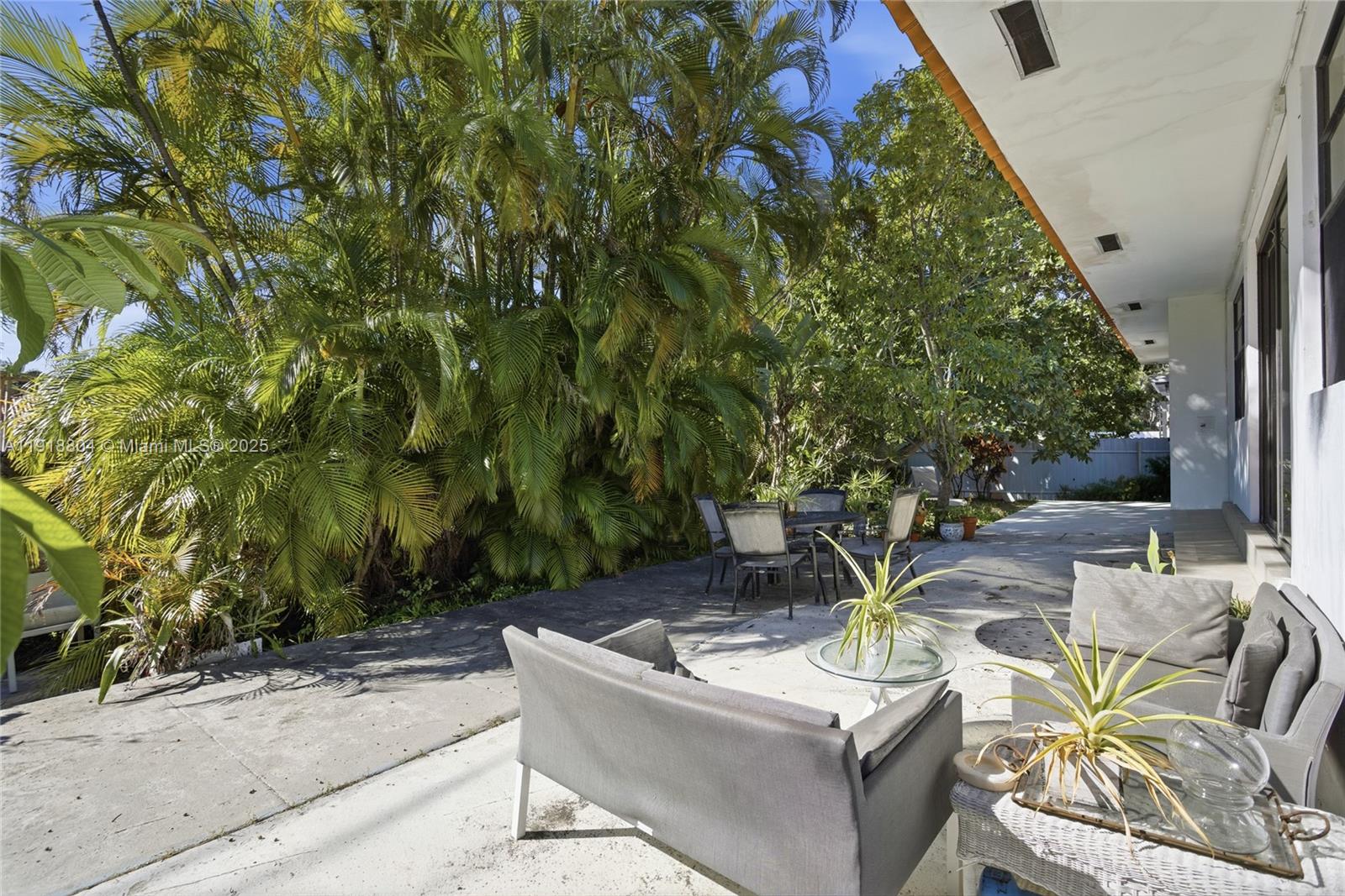 272 191st Ter Sunny Isles Beach, FL 33160