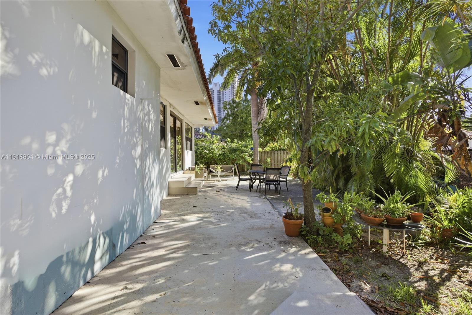 272 191st Ter Sunny Isles Beach, FL 33160