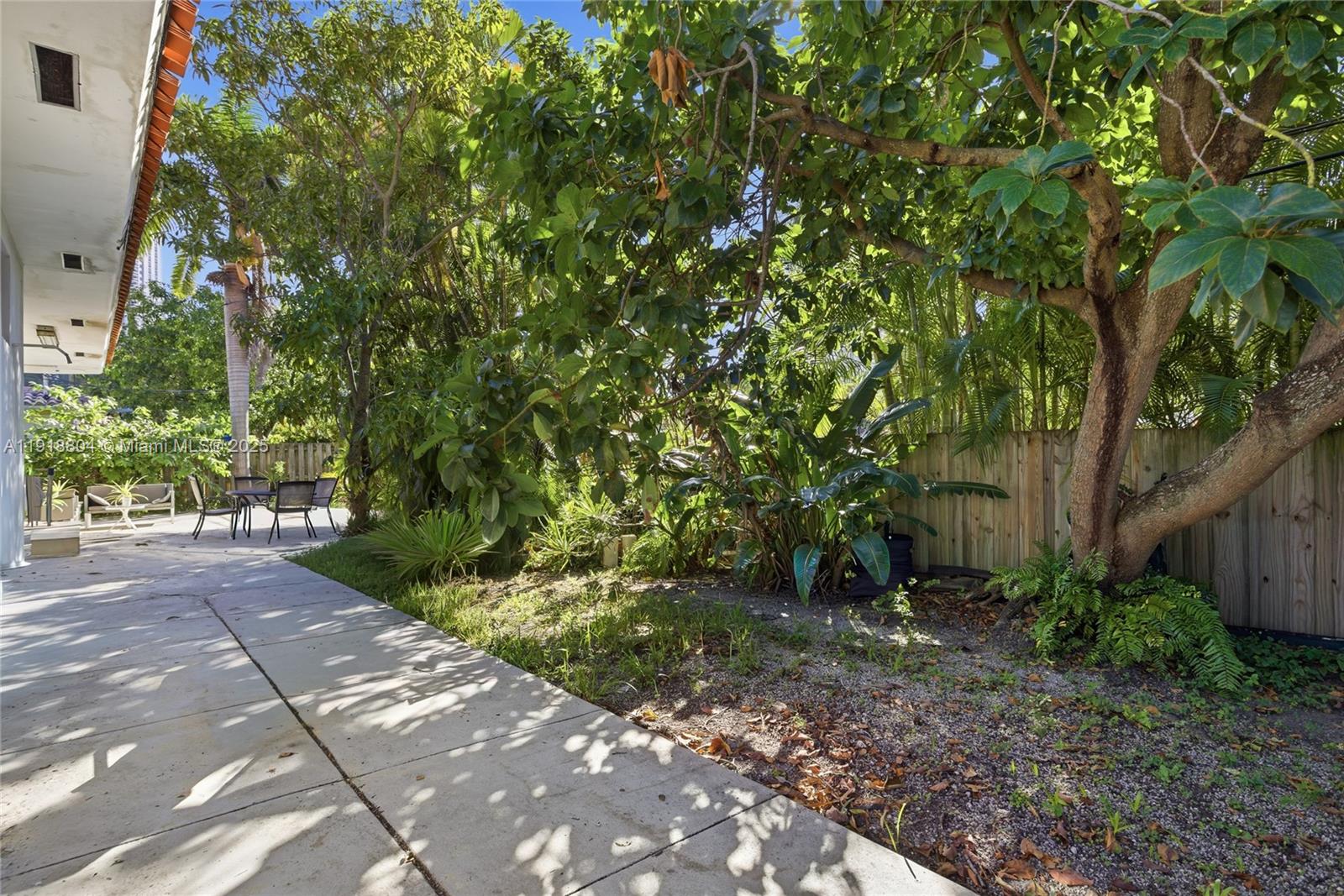 272 191st Ter Sunny Isles Beach, FL 33160