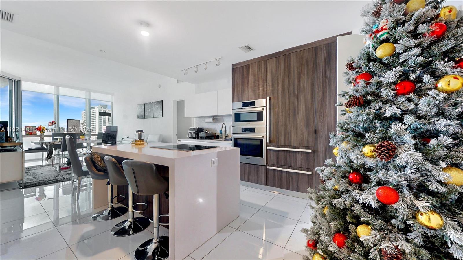 851 NE 1st Ave #1508 Miami, FL 33132